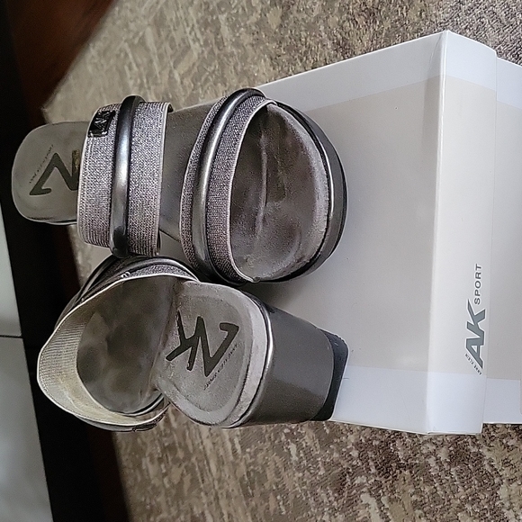 AK Anne Klein Sport Silver Slip On Sandals Size 8 - Picture 5 of 11